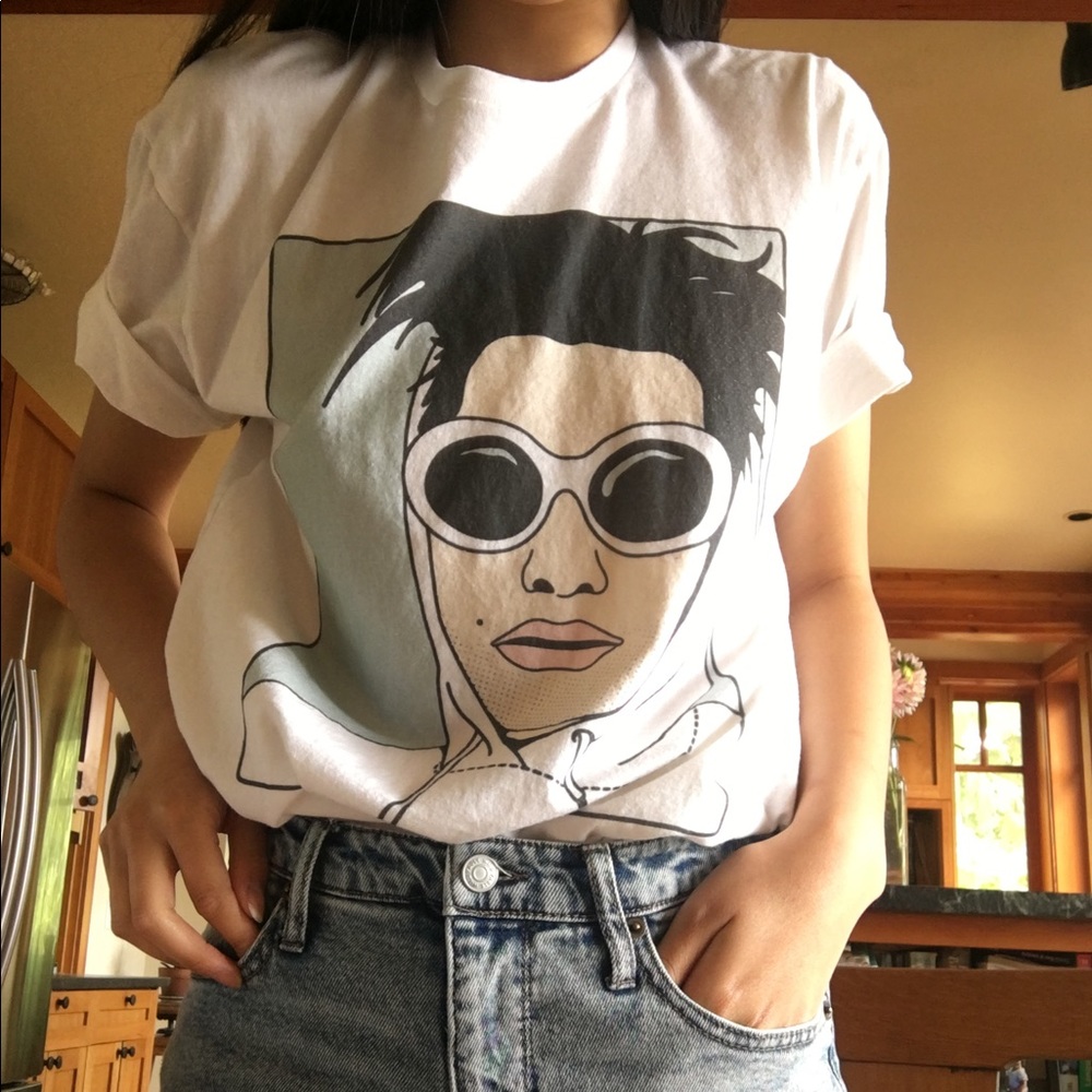 WHITE T-SHIRT